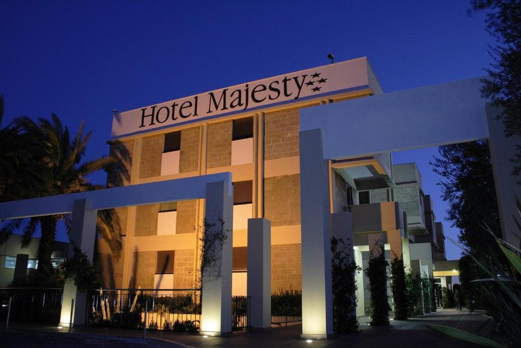 Hotel Majesty - 1