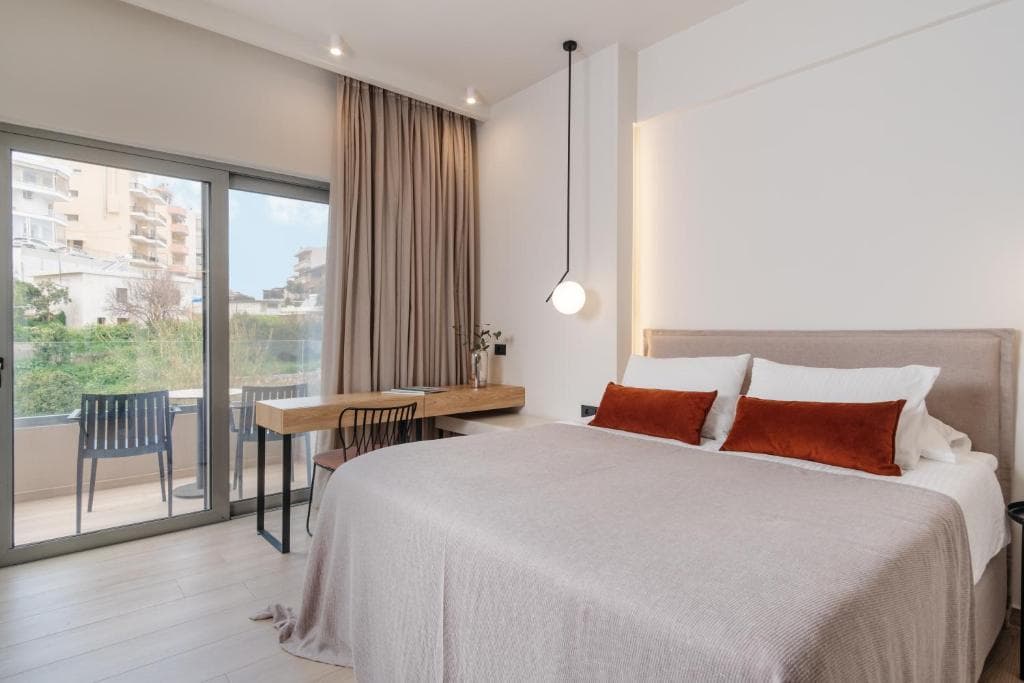 The City Hotel and Suites - 20