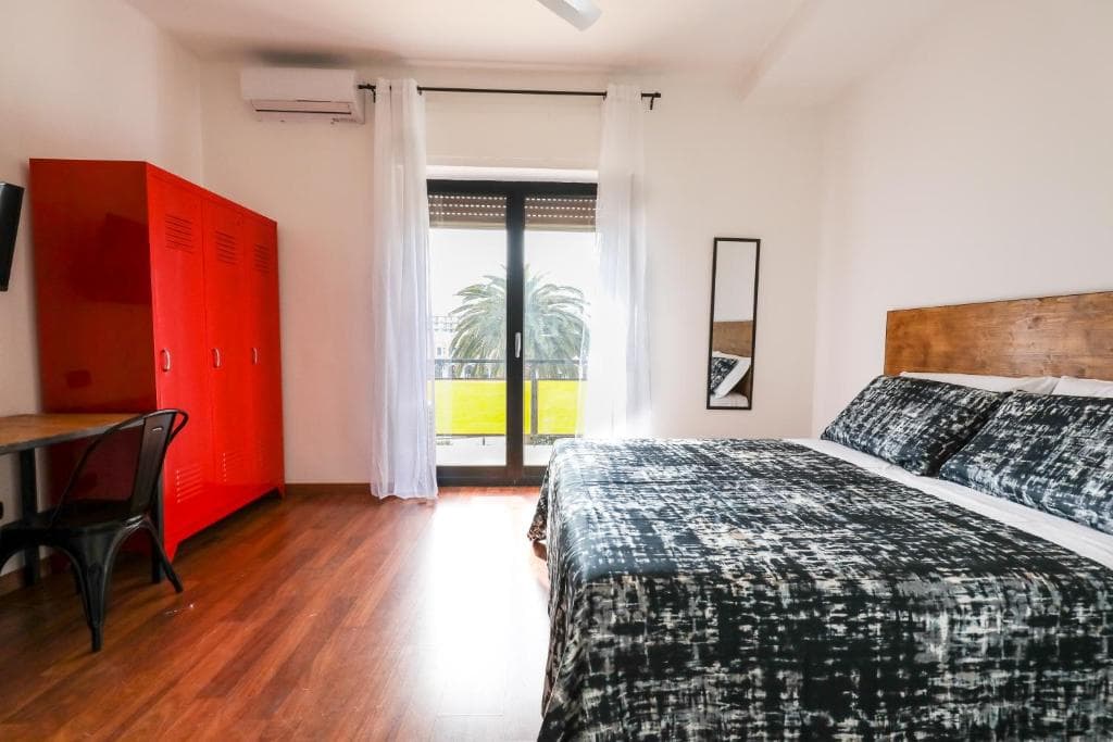 Travel B&B - 9
