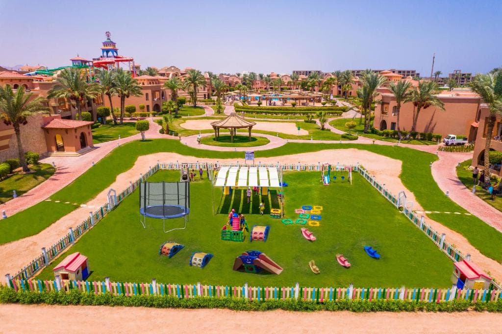 Charmillion Gardens Aquapark - 17