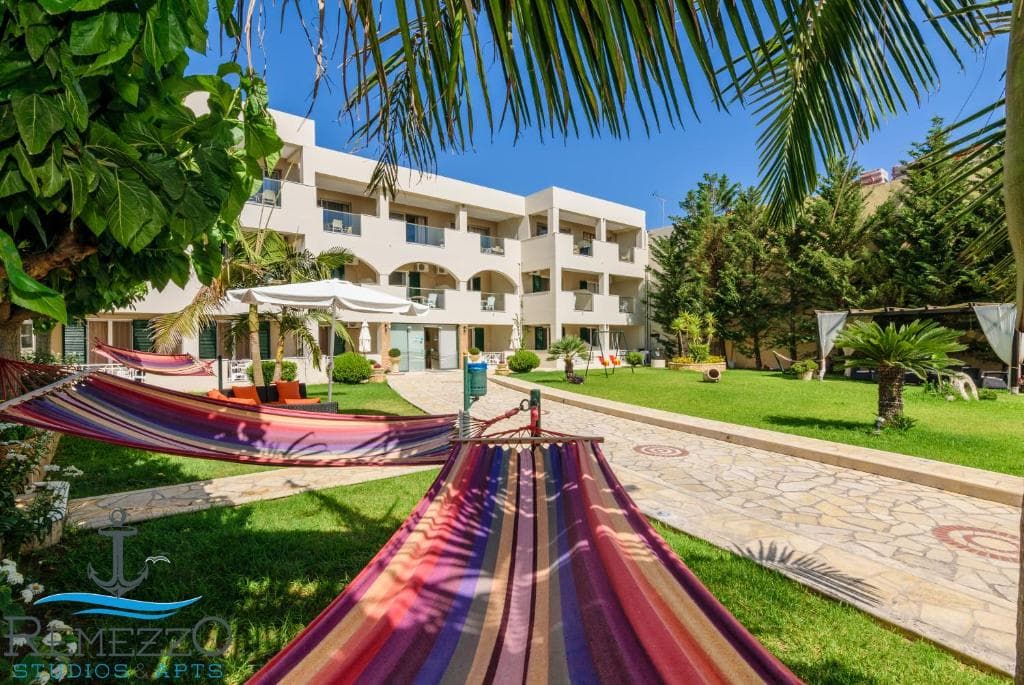 Remezzo Studios & Apartments - 1