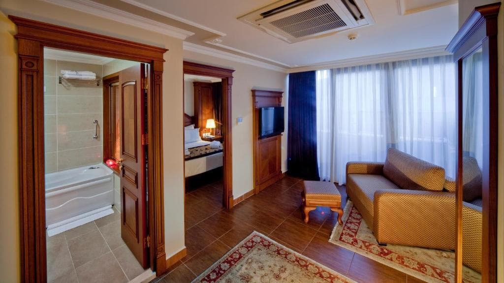 GLK Premier The Home Suites And Spa - 10