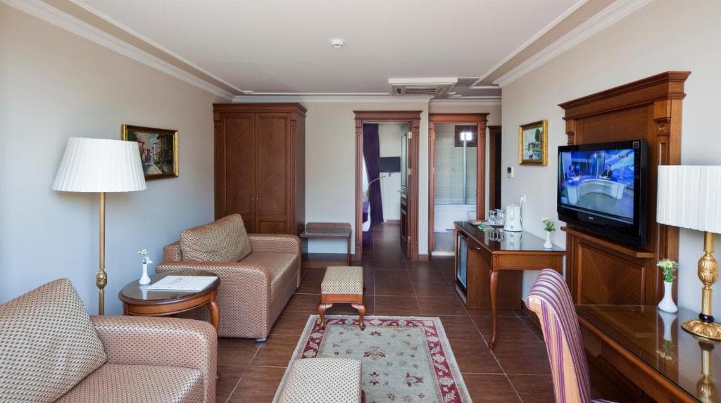 GLK Premier The Home Suites And Spa - 18