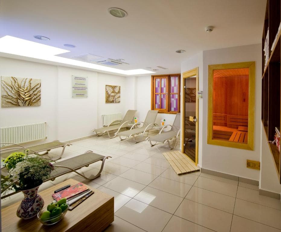 GLK Premier The Home Suites And Spa - 41