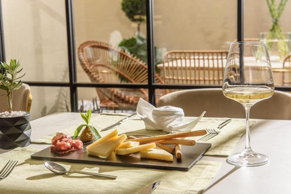 Dom Boutique Hotel - 4