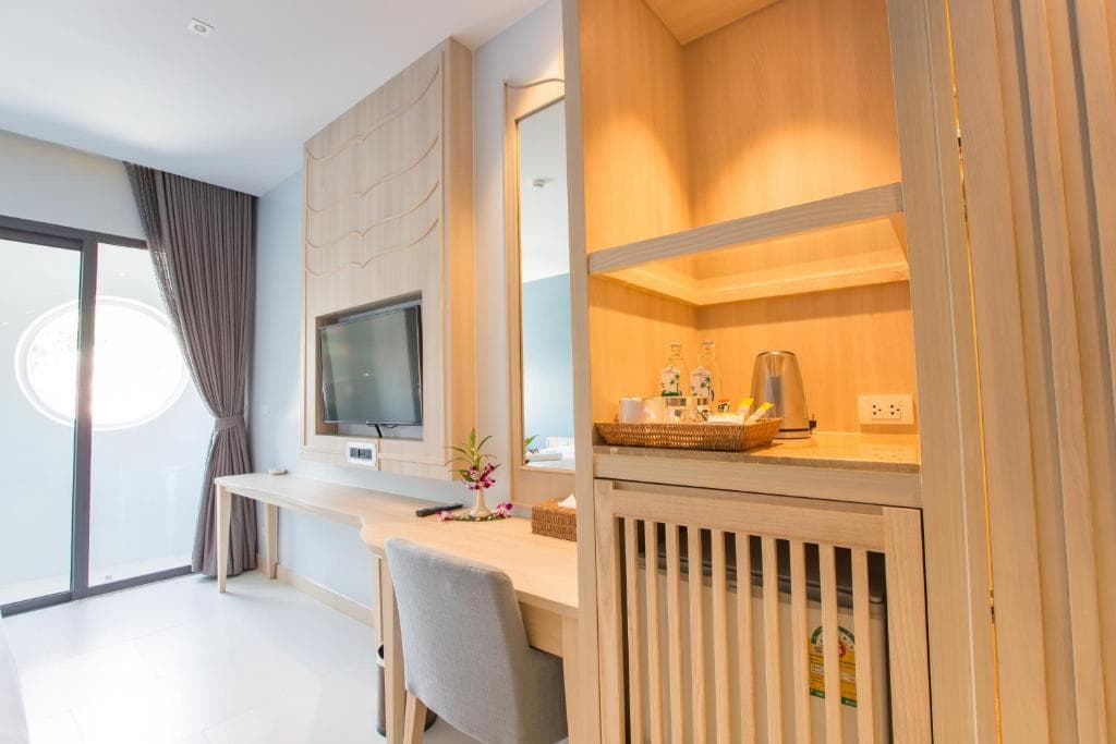 Hotel Beyond Patong - 4