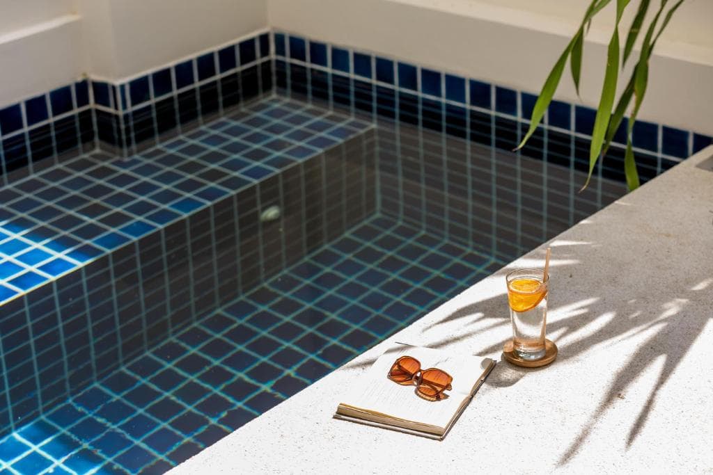 Outrigger Surin Beach Resort - 8