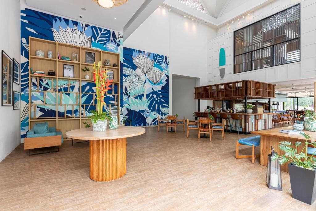 Outrigger Surin Beach Resort - 11