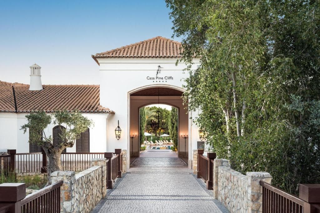 Pine Cliffs Residence - 1