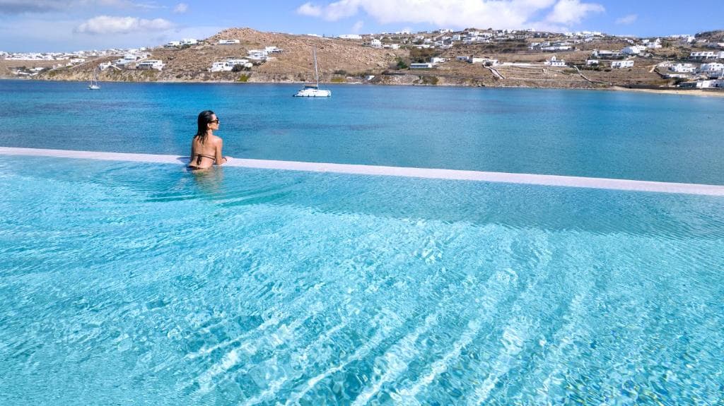 Aeonic Suites & Spa - 14