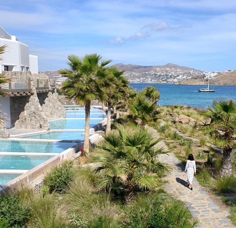 Aeonic Suites & Spa - 17