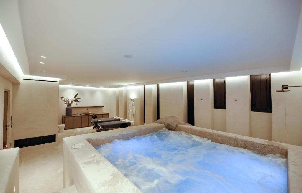 Aeonic Suites & Spa - 29