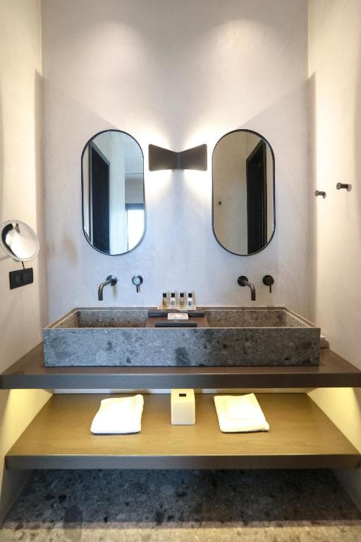 Aeonic Suites & Spa - 44
