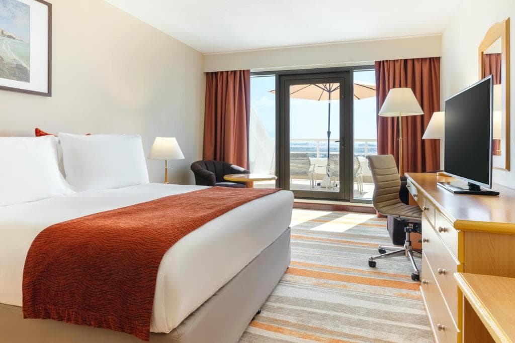 Crowne Plaza Muscat - 4