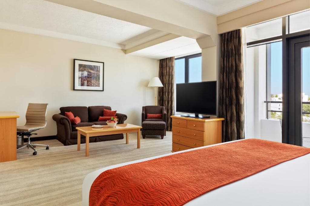Crowne Plaza Muscat - 8