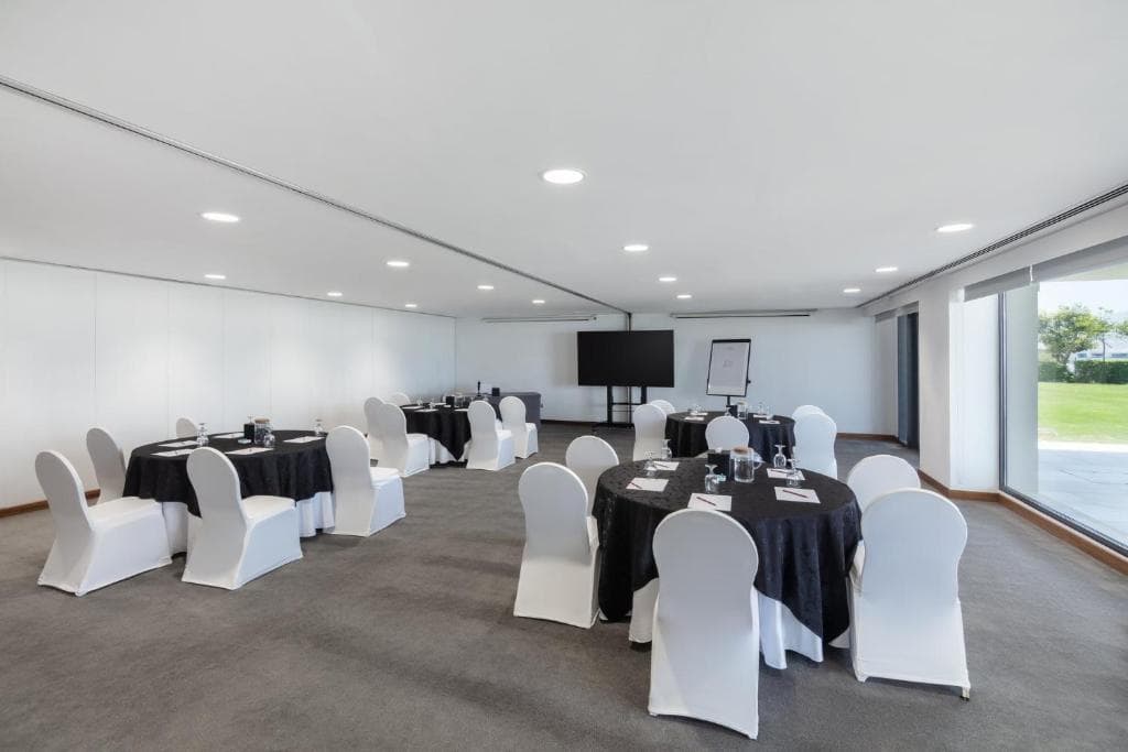 Crowne Plaza Muscat - 37