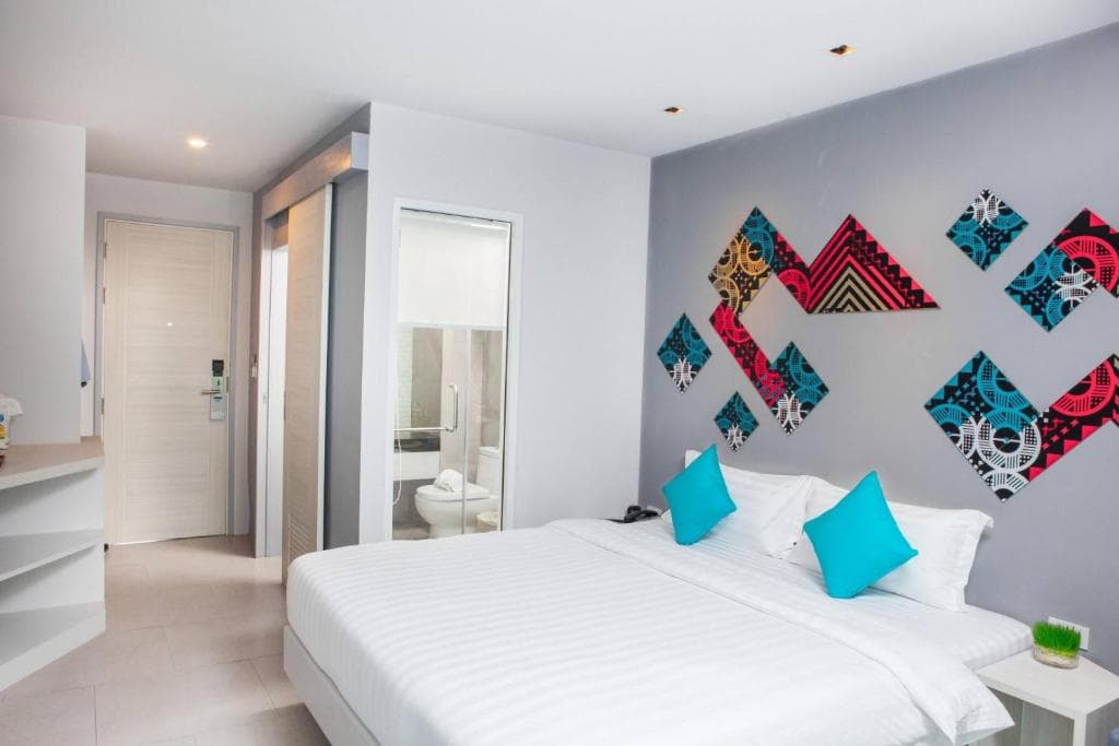 Hotel The Crib Patong - 36