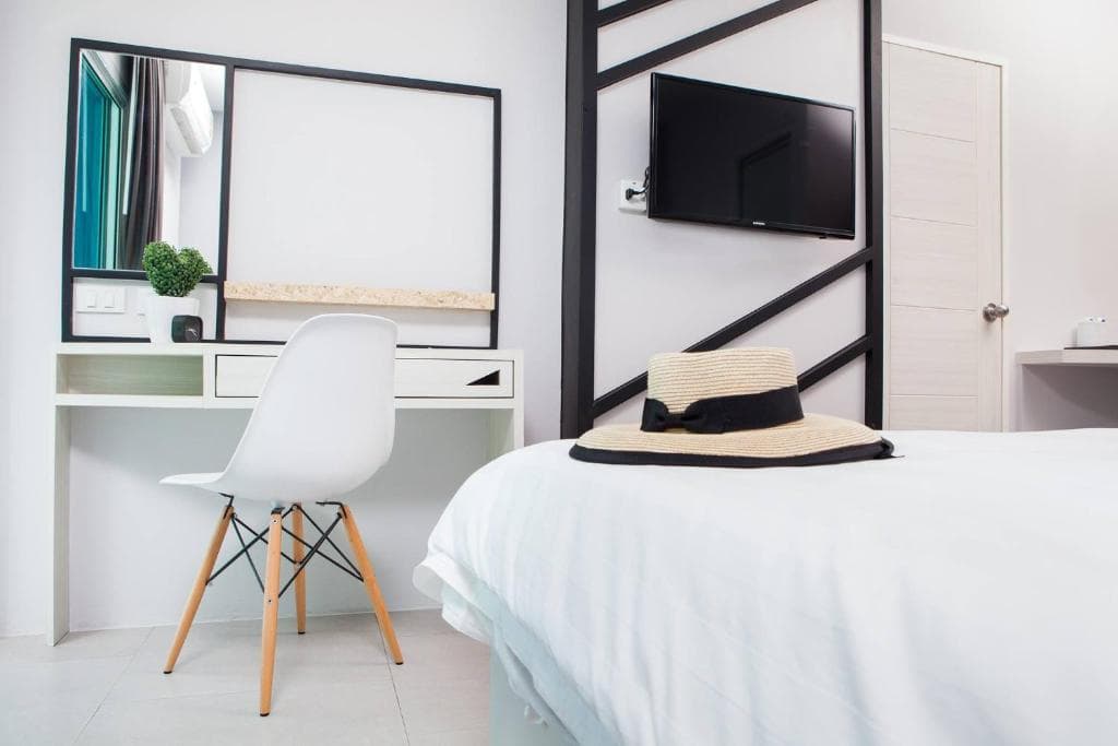 Hotel The Crib Patong - 37