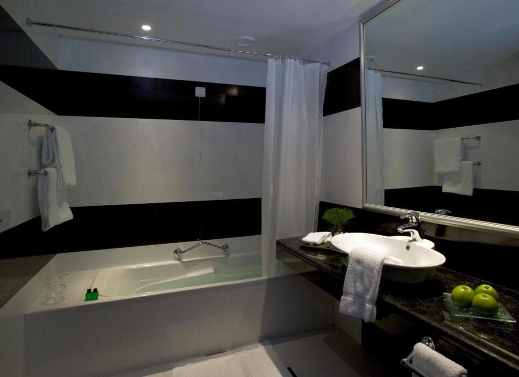 Pestana Carlton Madeira Premium Ocean Resort - 36