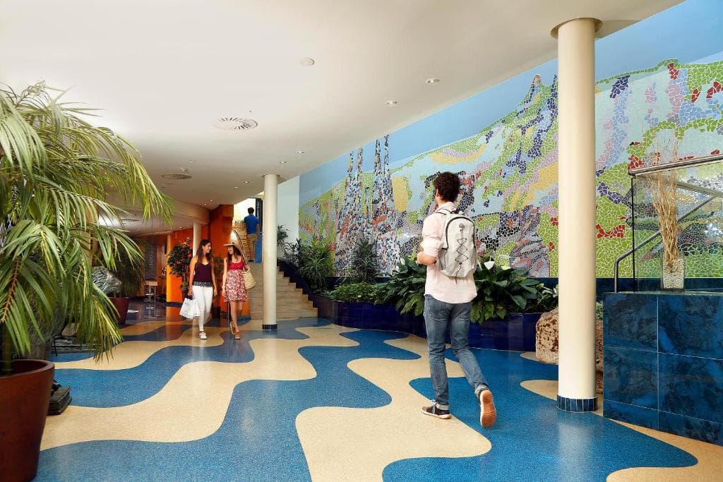 HCC Montblanc Hotel - 11