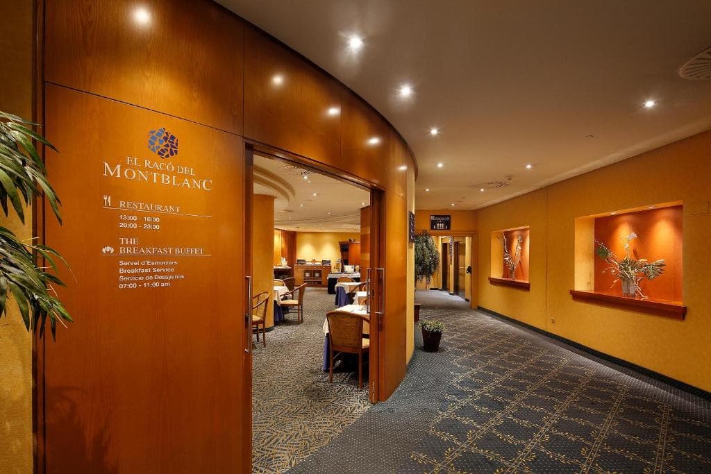 HCC Montblanc Hotel - 19