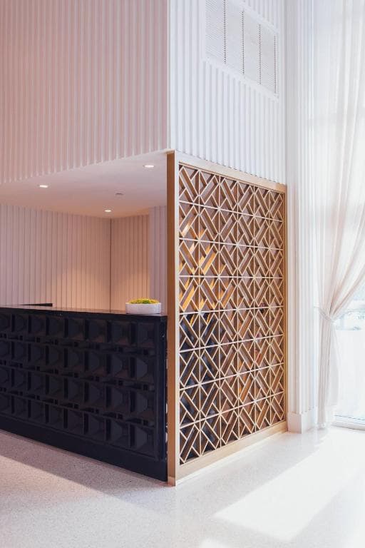 Cadillac Hotel & Beach Club - 8