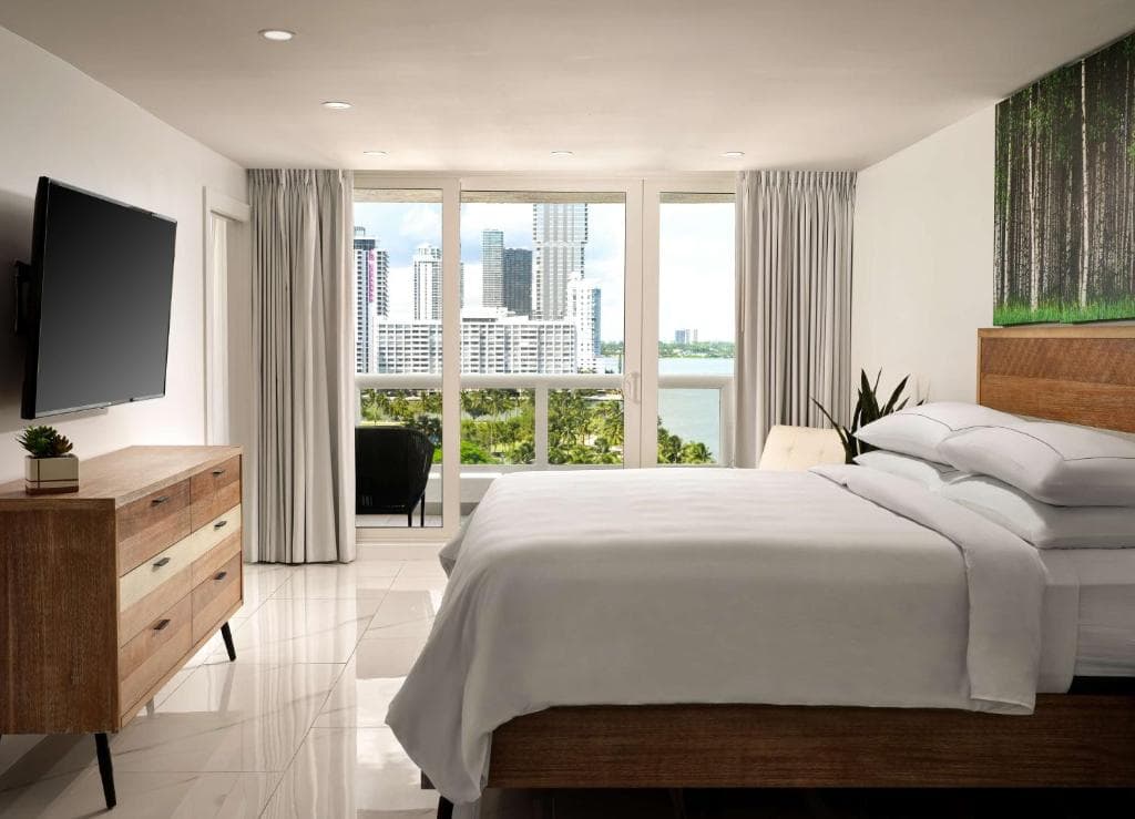DoubleTree by Hilton Grand Hotel Biscayne Bay - 38