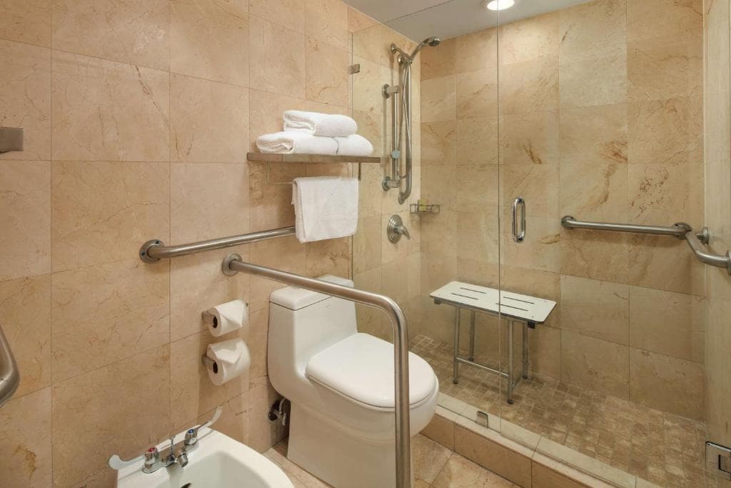 DoubleTree by Hilton Grand Hotel Biscayne Bay - 41