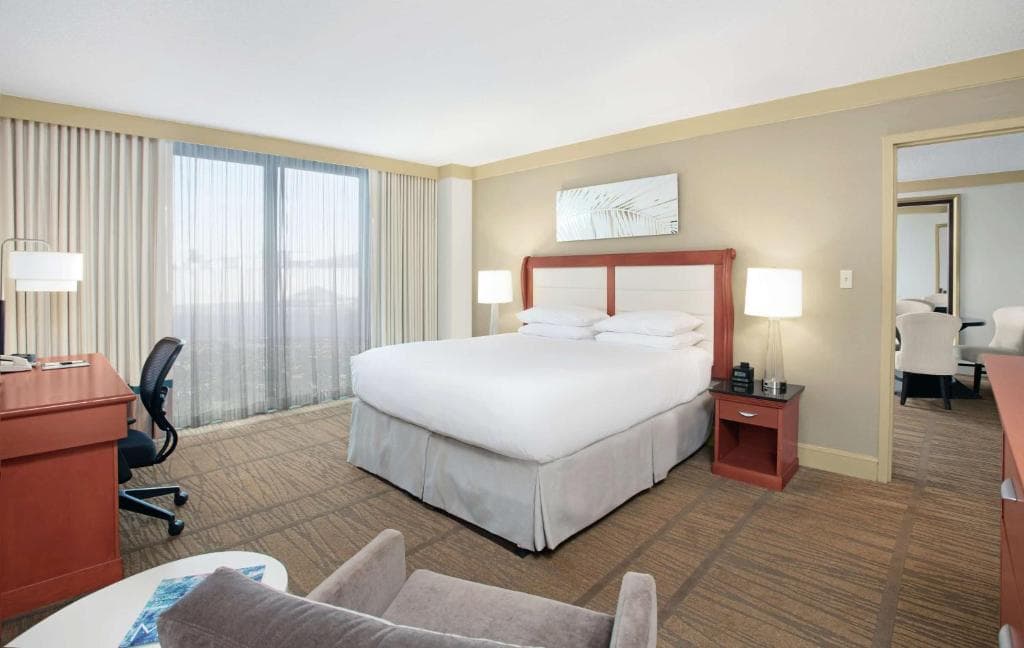 DoubleTree by Hilton Hotel Miami Airport & Convention Center - 34