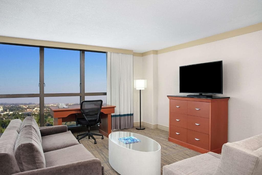 DoubleTree by Hilton Hotel Miami Airport & Convention Center - 40