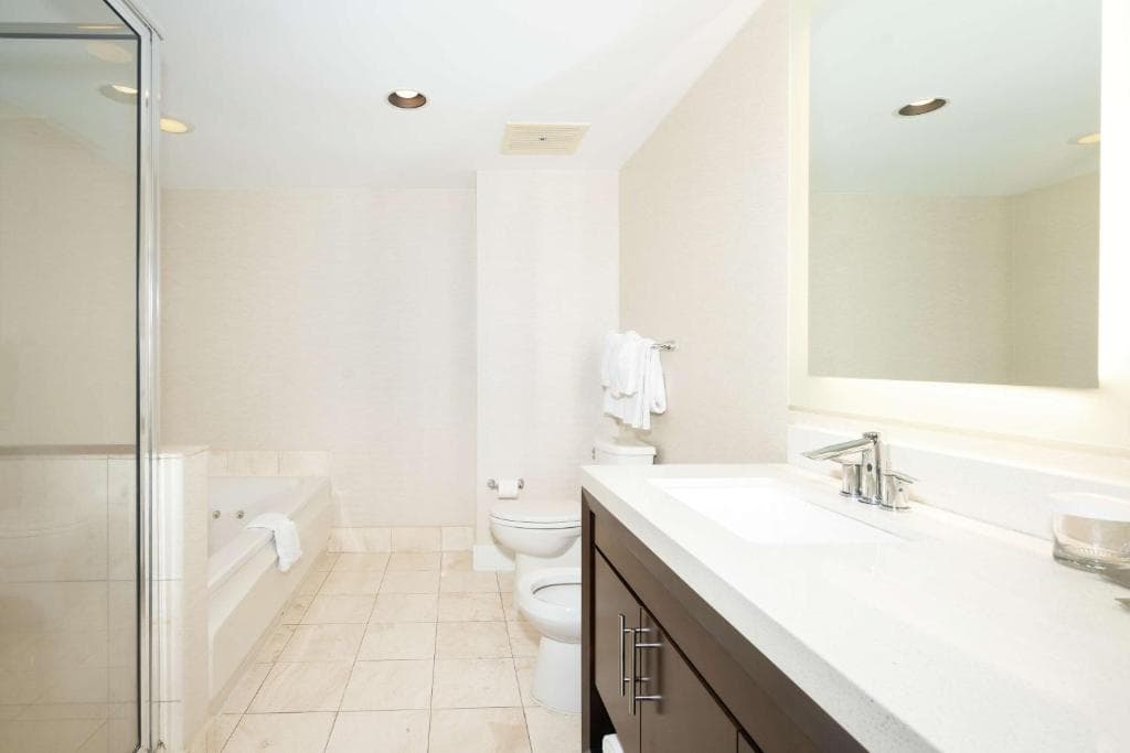 DoubleTree by Hilton Ocean Point Resort - North Miami Beach - 27
