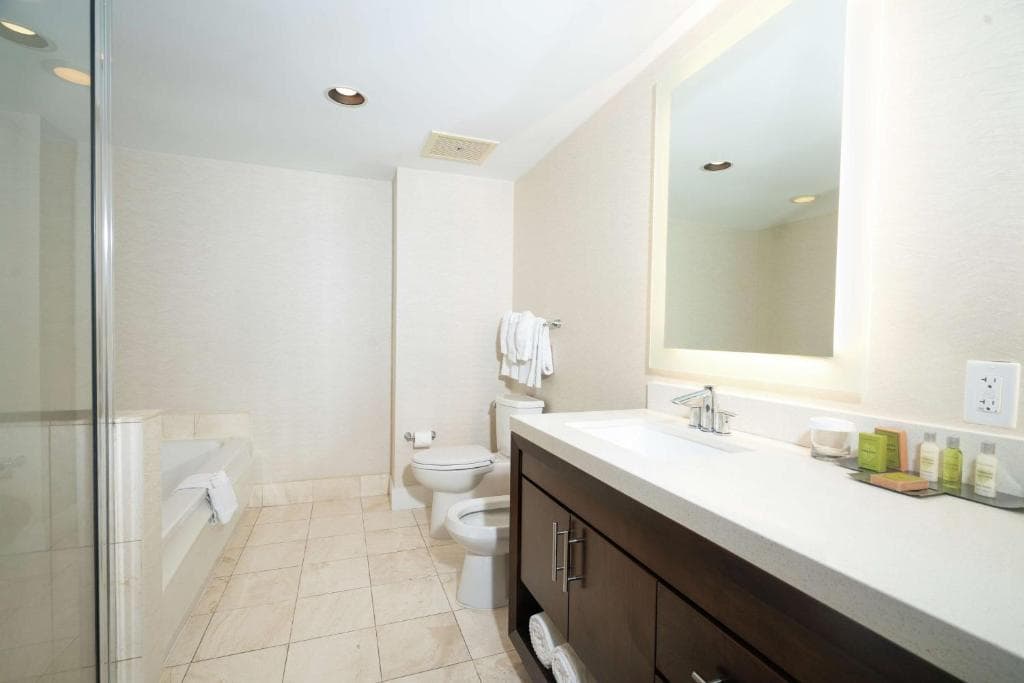 DoubleTree by Hilton Ocean Point Resort - North Miami Beach - 28