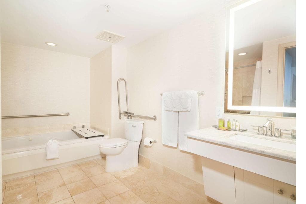 DoubleTree by Hilton Ocean Point Resort - North Miami Beach - 29