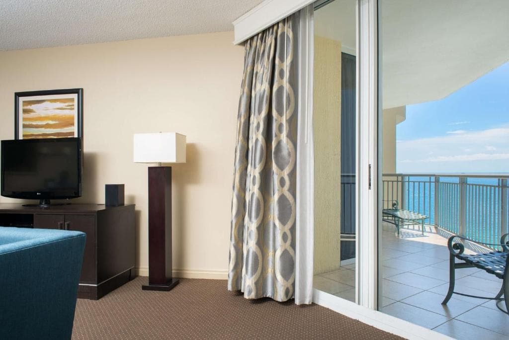 DoubleTree by Hilton Ocean Point Resort - North Miami Beach - 36
