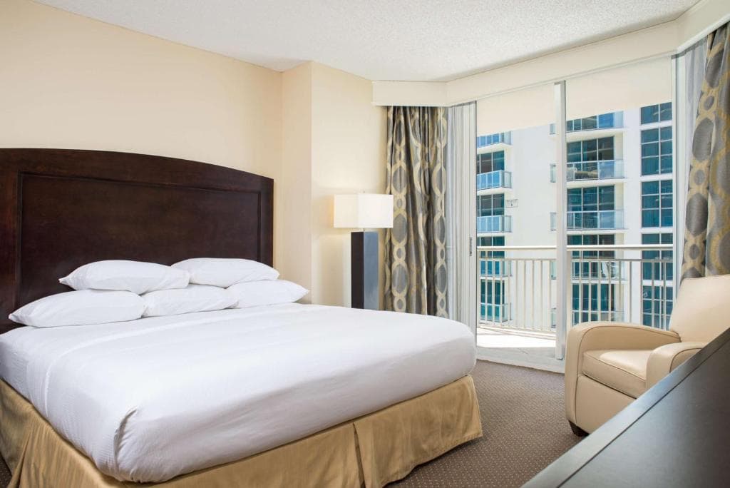 DoubleTree by Hilton Ocean Point Resort - North Miami Beach - 37