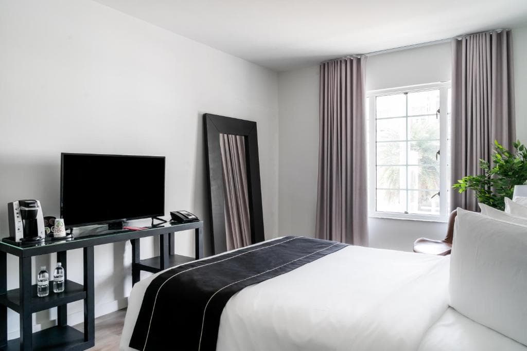 Essex House Hotel - 10