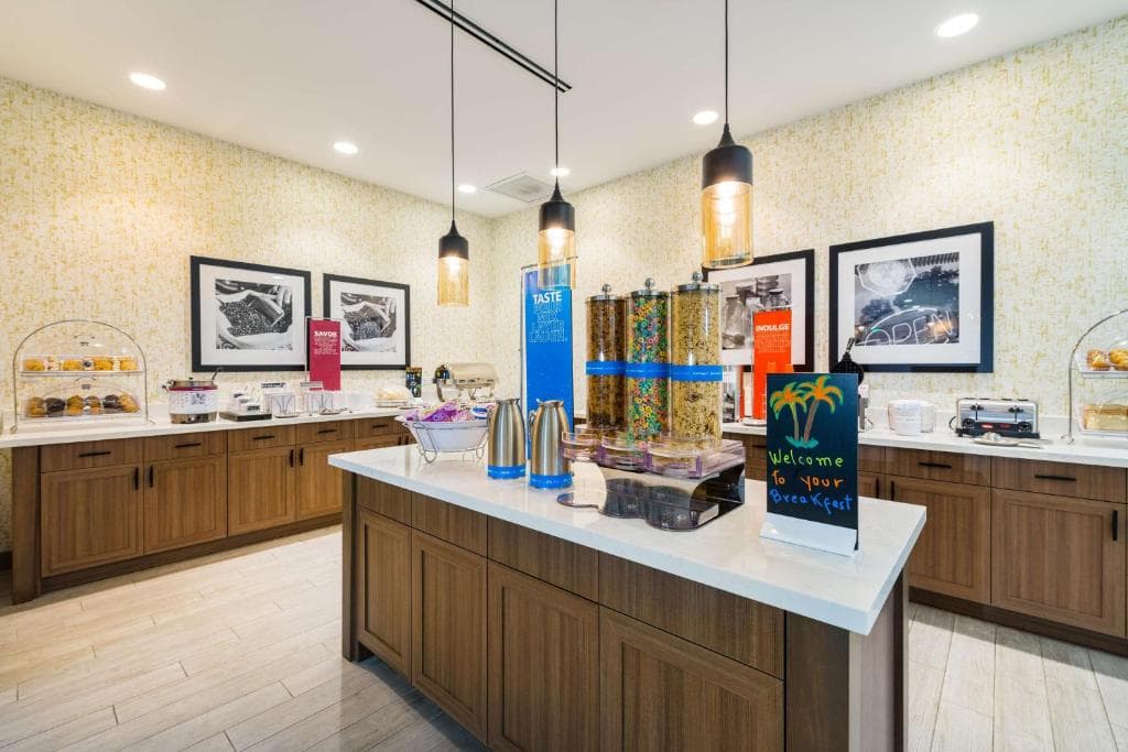 Hampton Inn & Suites Miami Wynwood Design District - 12