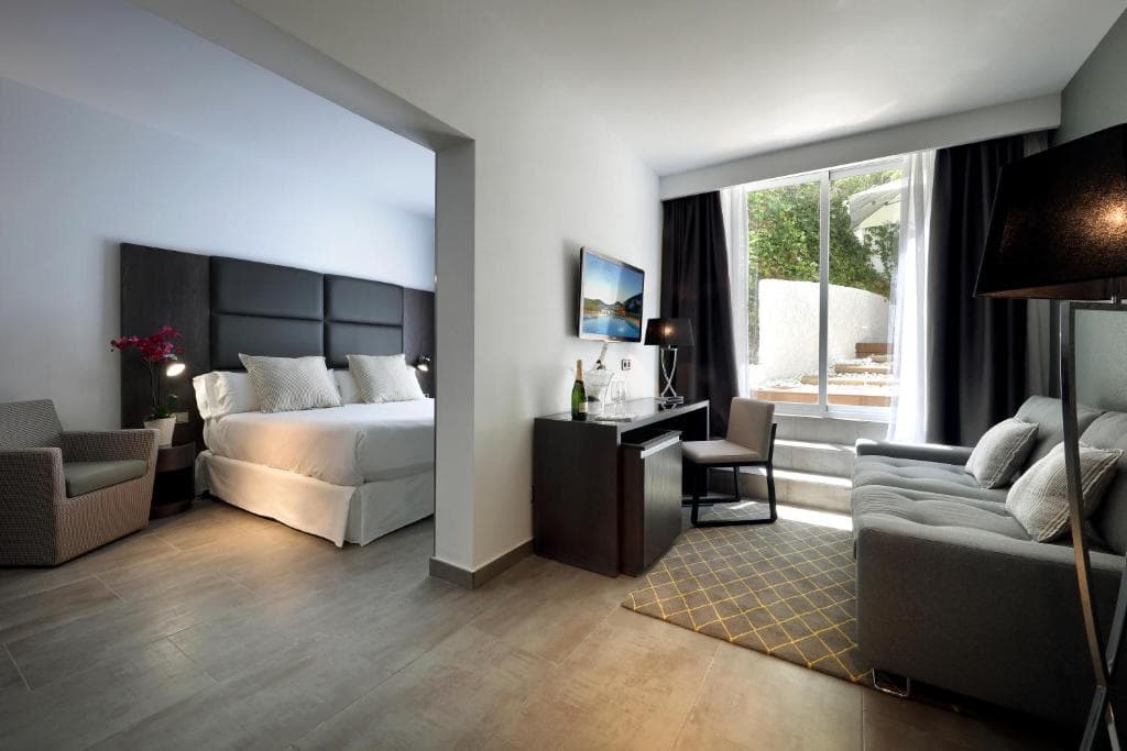 Palladium Hotel Cala Llonga - 42
