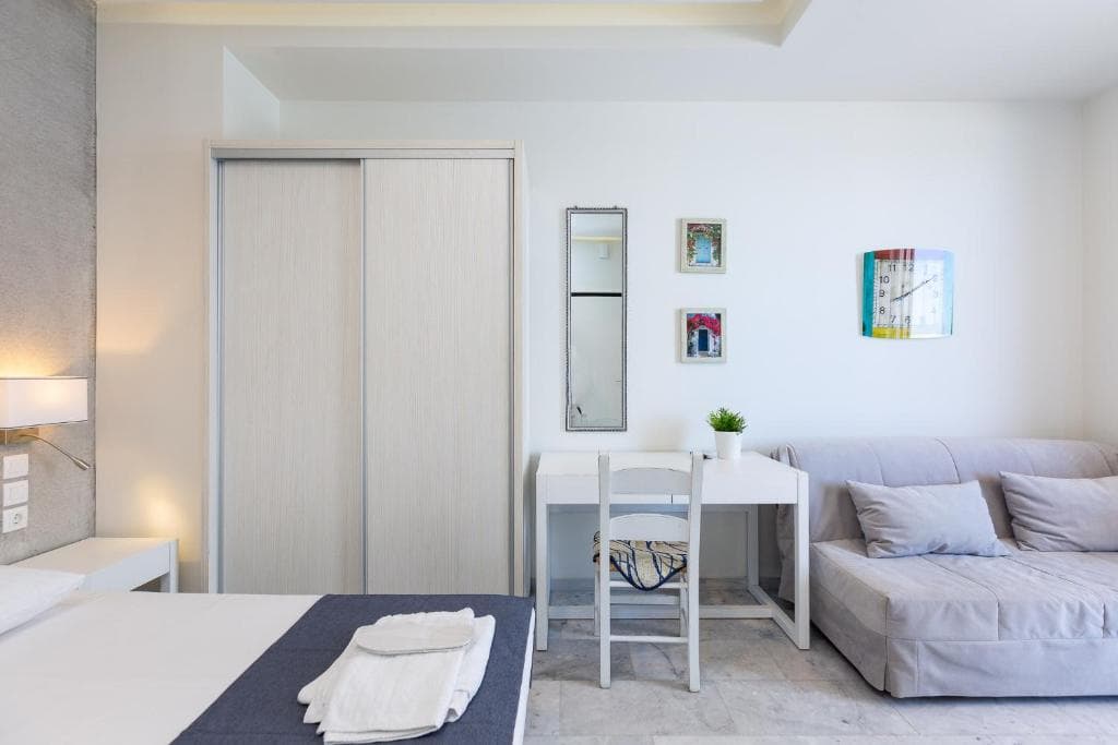 Meltemi Coast Suites - 26