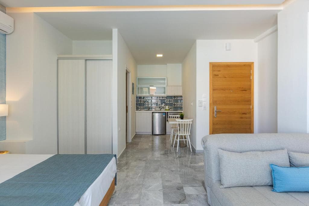 Meltemi Coast Suites - 35