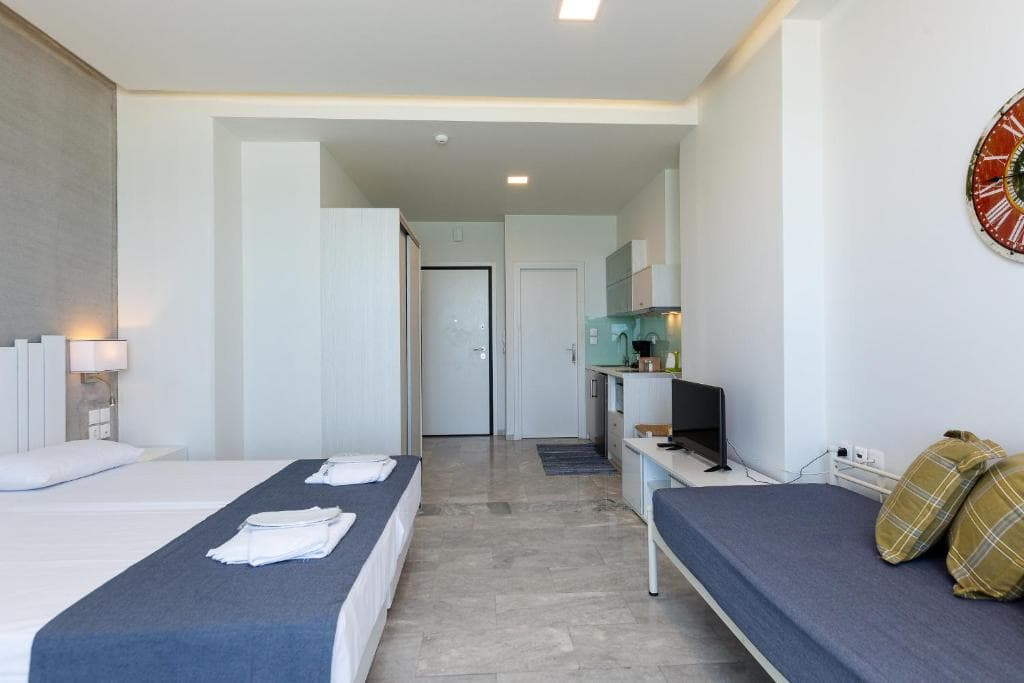 Meltemi Coast Suites - 38