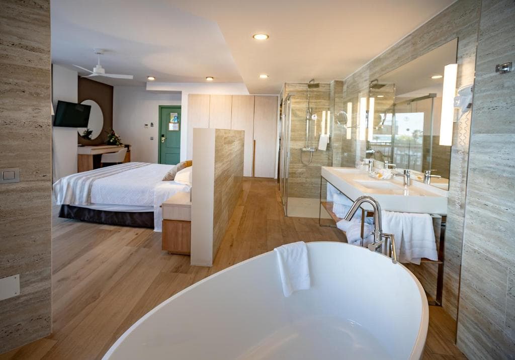 Hotel Angela - Adults Recommended - 3