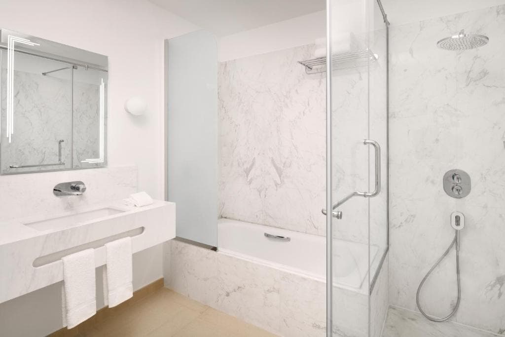 Element West Bay Doha - 23