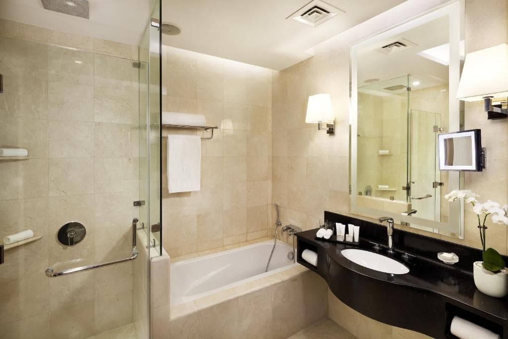 Crowne Plaza Doha West Bay - 7