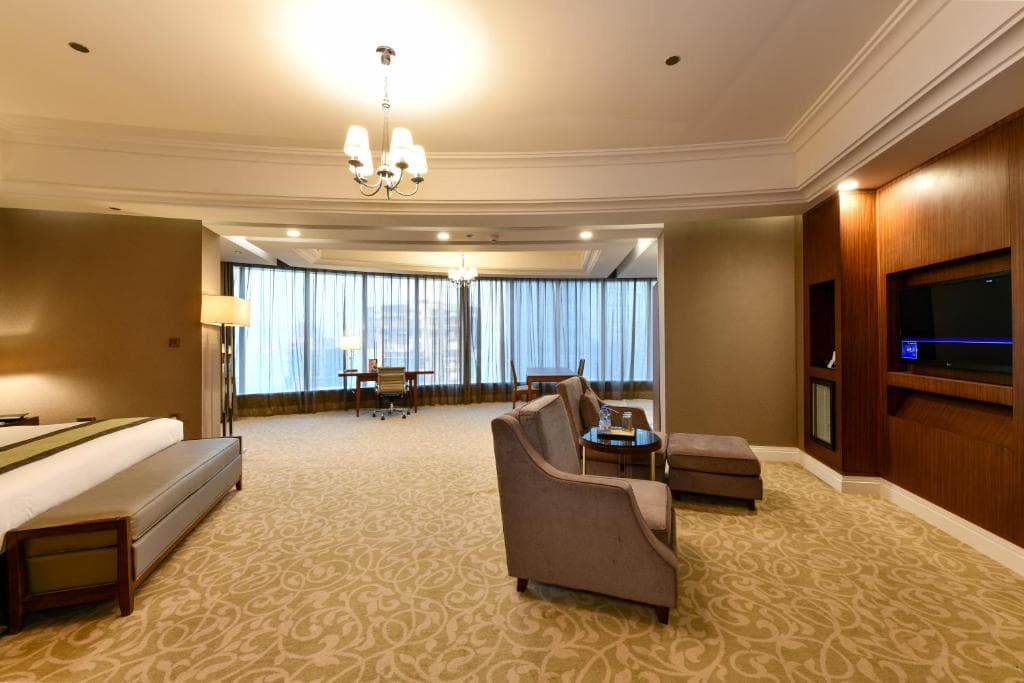Crowne Plaza Doha West Bay - 12