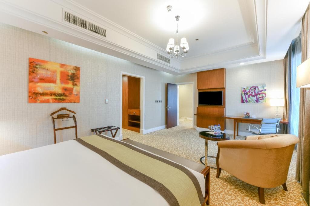 Crowne Plaza Doha West Bay - 13