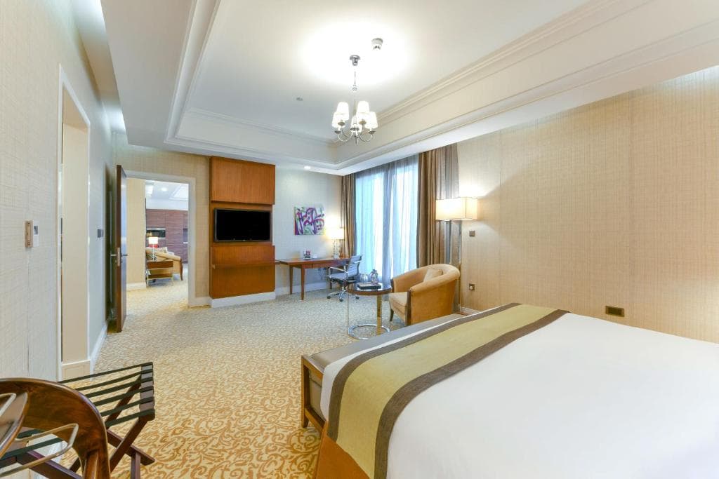 Crowne Plaza Doha West Bay - 16