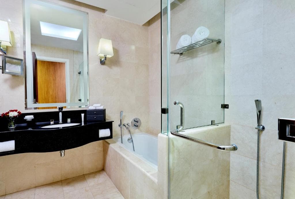 Crowne Plaza Doha West Bay - 24