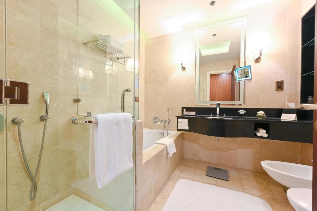 Crowne Plaza Doha West Bay - 40