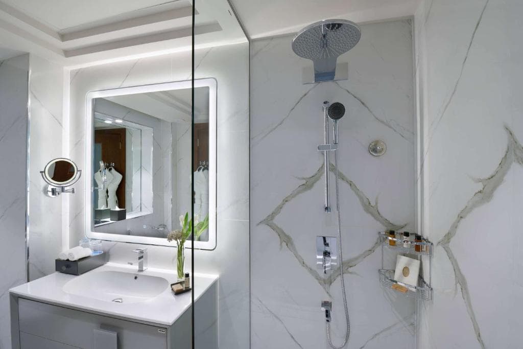 Wyndham Grand Doha West Bay Beach - 33